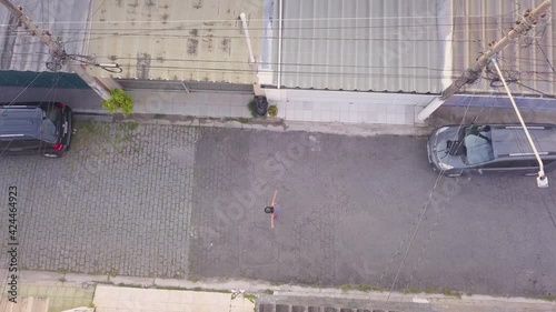 criança andando patins / child skatin