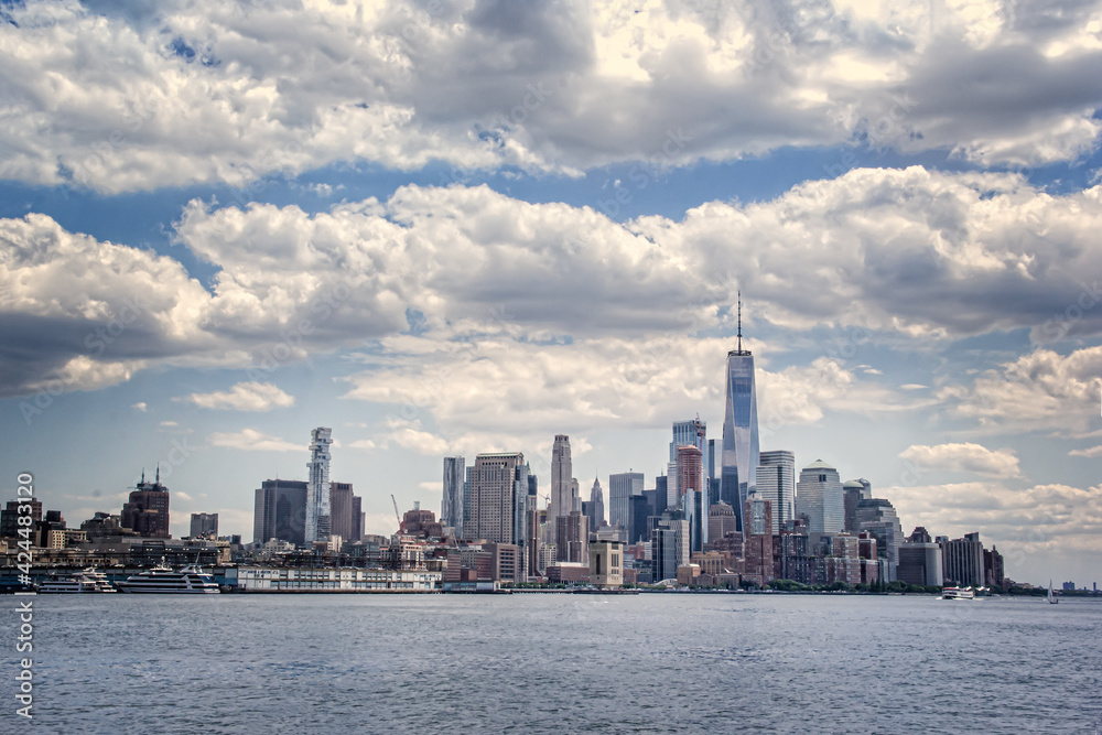 Fototapeta premium Skyline of Manhatten with the Hudson River, New York