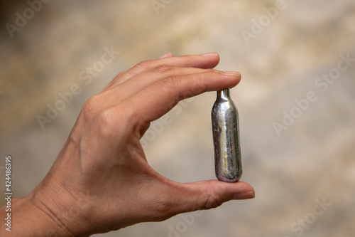 Slika na platnu cartouche de protoxyde d'azote