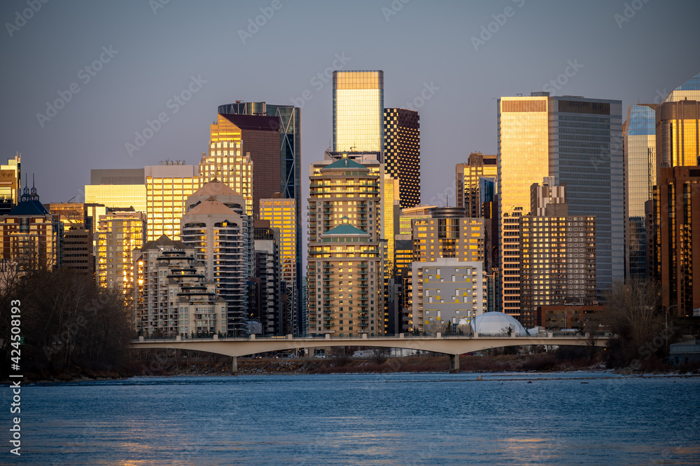 Fototapeta premium Calgary's skyline along the Bow River in the morning.