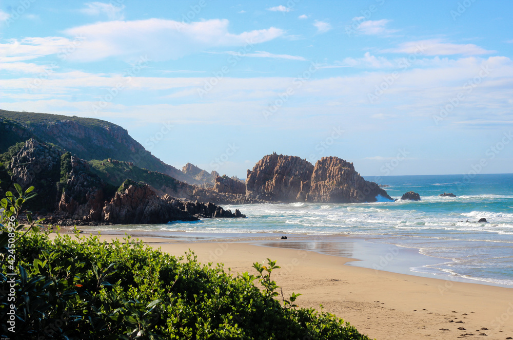 Obraz premium Rocky cliffs with sea