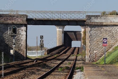 Pont de chemin de fer entre Saint Vincent de Paul et Cubzac les ponts, signalisation ferroviaire photo