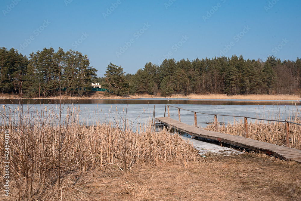 Obraz premium lakeside bridge land, water, air