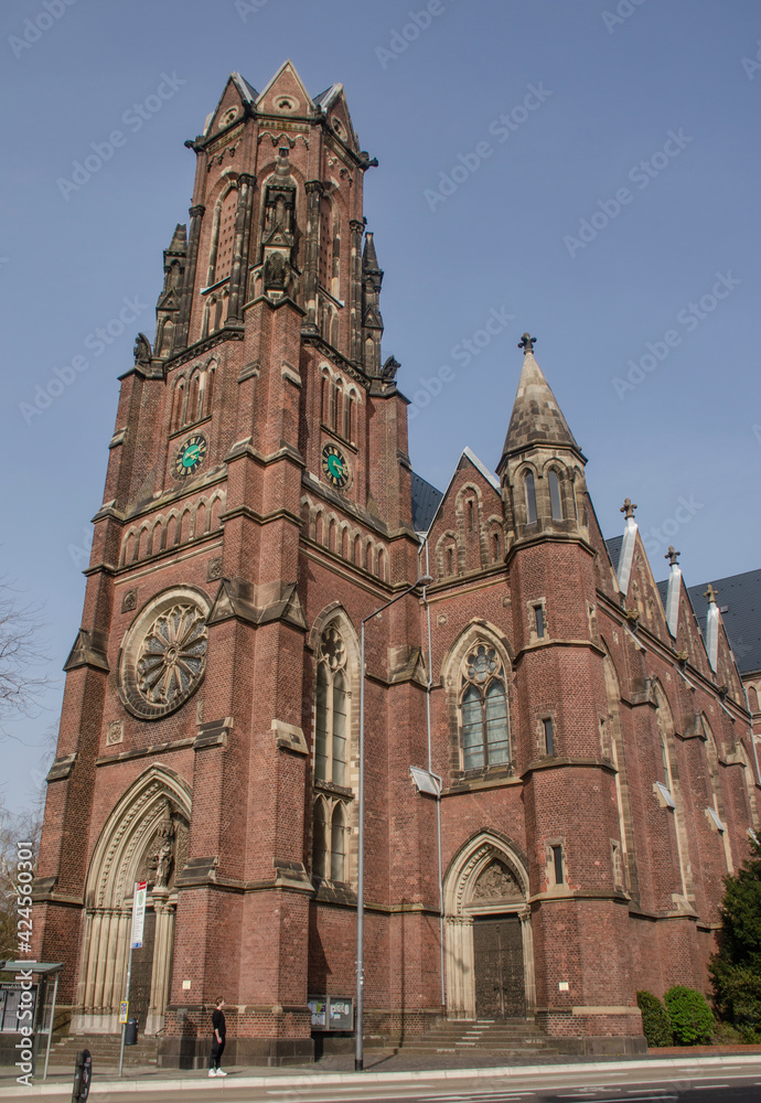 Fototapeta premium St. Josef in Aachen ist eine ehemalige katholische Pfarrkirche, die heute unter dem Namen „Grabeskirche“ als Kolumbarium für Urnenbestattungen genutzt wird.