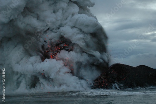 Obraz na płótnie Coulées de lave du volcan Kilauea à Hawaii w salonie