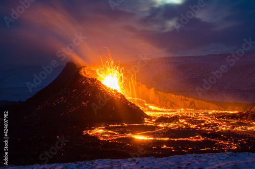 Billede på lærred The eruption site of Geldingadalir in Fagradalsfjall mountain on Reykjanes in Ic