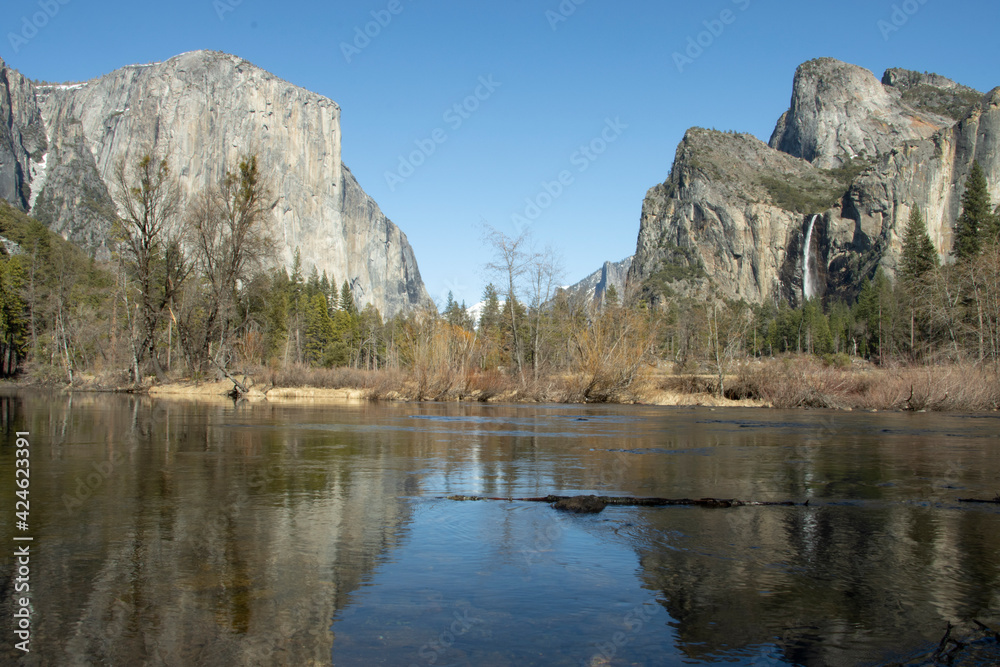 Yosemite Park, El Capitan and Bridal Veil Fall