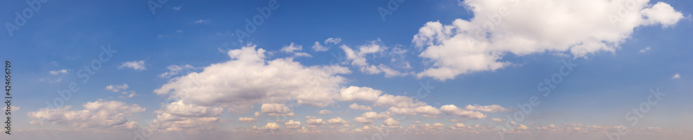 Fototapeta premium Wide sky panorama with scattered cumulus clouds