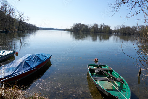 Fototapeta Naklejka Na Ścianę i Meble -  several boats in different colors are lying at a lake