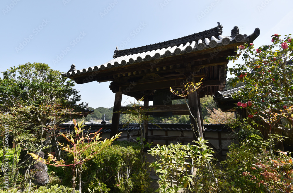 Fototapeta premium 聖林寺 鐘楼 奈良県桜井市