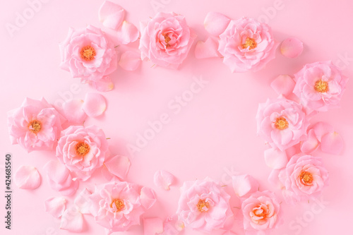Fototapeta Naklejka Na Ścianę i Meble -  frame of flowers, blooming pink roses