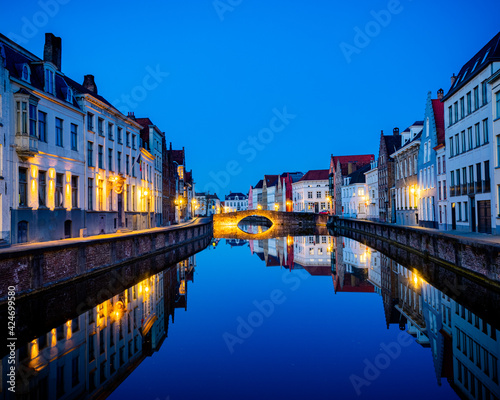 a very silent picture of a touristic city in his sleep during the lockdown.  © Frank