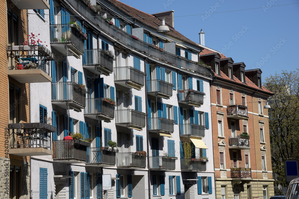 façade d'un ancien immeuble  - ville de Zurich	