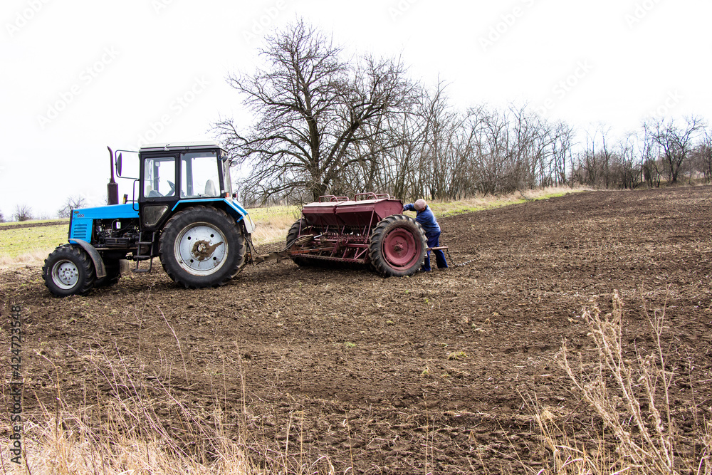 Spring sowing of grain crops is in progress Ukraine Spring sowing of grain crops is in progress Ukraine