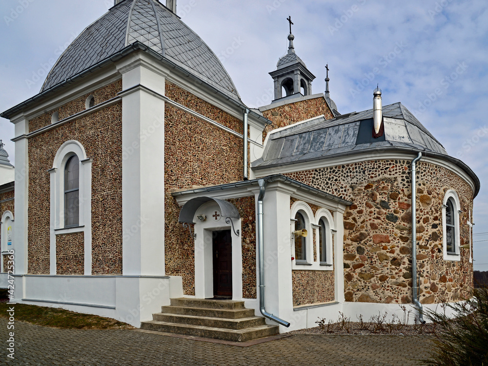 Fototapeta premium place of religious worship built in the mid-19th century catholic church dedicated to the birth of the blessed virgin mary in kundzin in the podlasie region of poland in the pictures general view and 