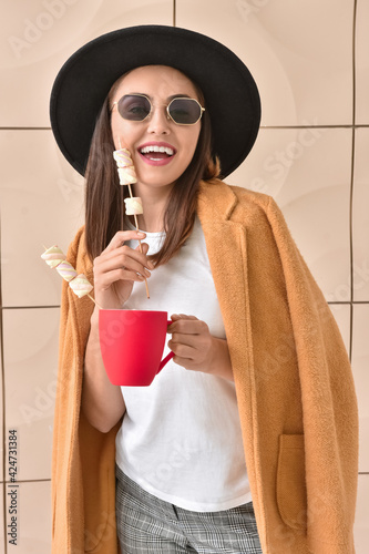 Stylish young woman in blac...