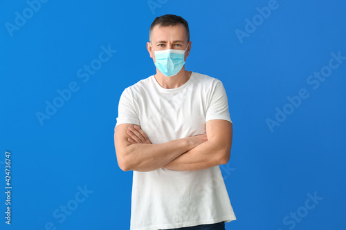 Mature man in medical mask ...