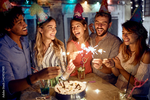 Canvas Print Group of friends enjoying sprinklers at the open air birthday party