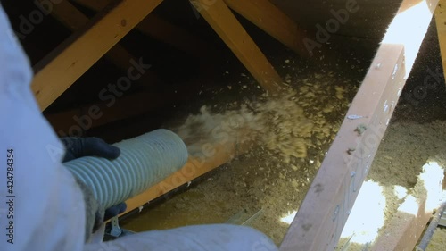 Thermal insulation of house with mineral wool in granules