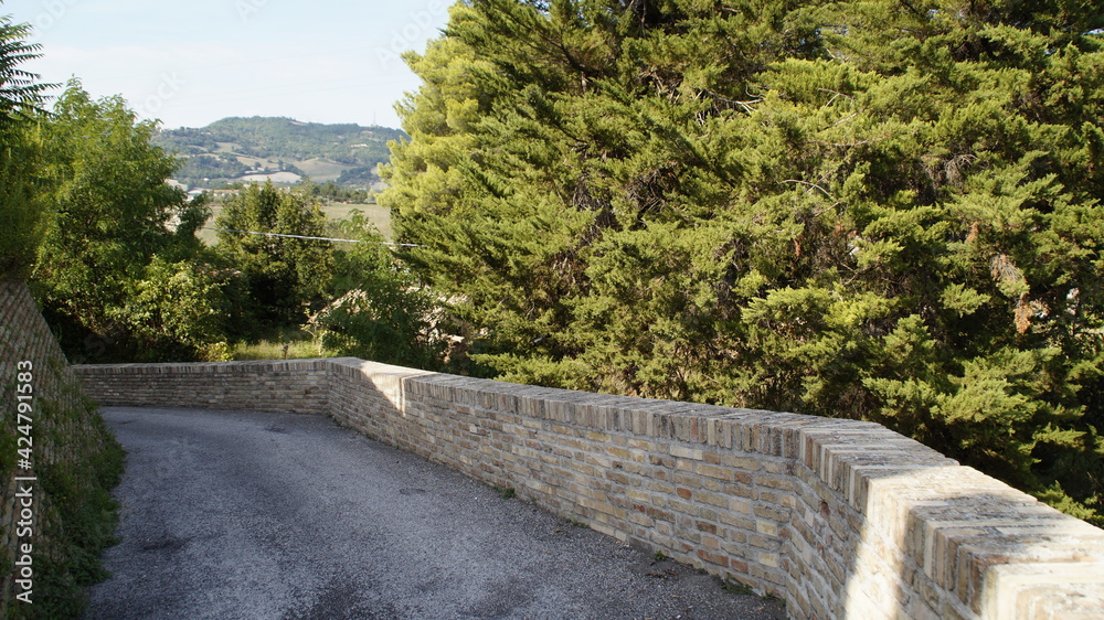 Mura di cinta dell'antico borgo di Monte Montanaro