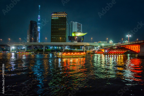 Bild auf Leinwand Amazing nightscape of Asakusa district and river Sumida in Tokyo