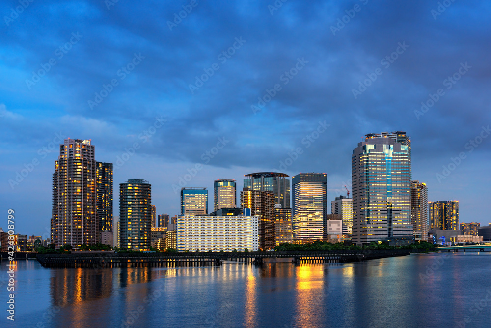 Obraz premium Beautiful evening scene of Sumida river with famous modern Toyosu district Tokyo, Japan, travel background
