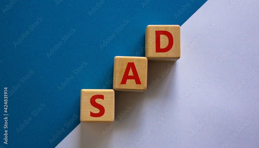 Obraz premium SAD, social anxiety disorder symbol. Concept words 'SAD, social anxiety disorder' on cubes on a beautiful white background. Medical, psychological and SAD, social anxiety disorder concept. Copy space.