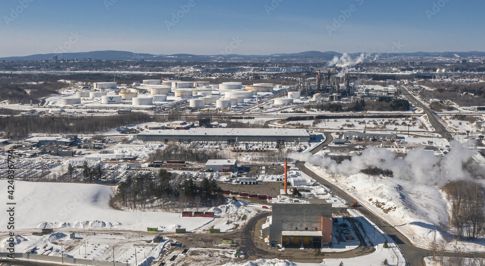 Obraz premium Refinery from above in winter