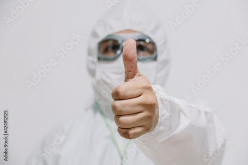 doctor whit a mask  showing ok sign , covid, surgeon