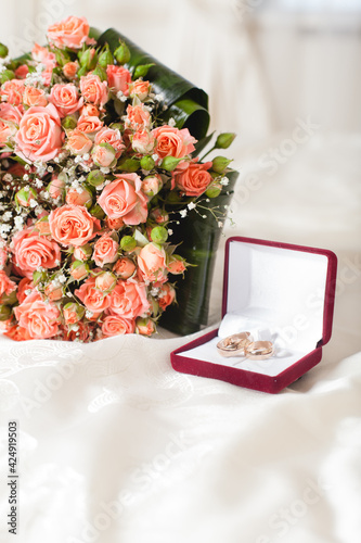 Wedding accessories: rings, boutonniere and jewelry