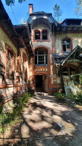 Fototapeta Naklejka Na Ścianę i Meble -  scenery around the abandoned sanatorium at Beelitz 