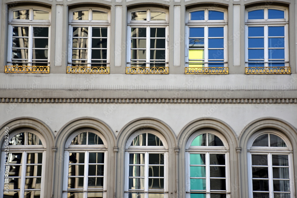 Fensterspiegelungen in der Innenstadt von Stuttgart