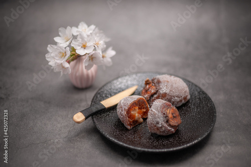 桜と和菓子 © Masayoshi Hirose