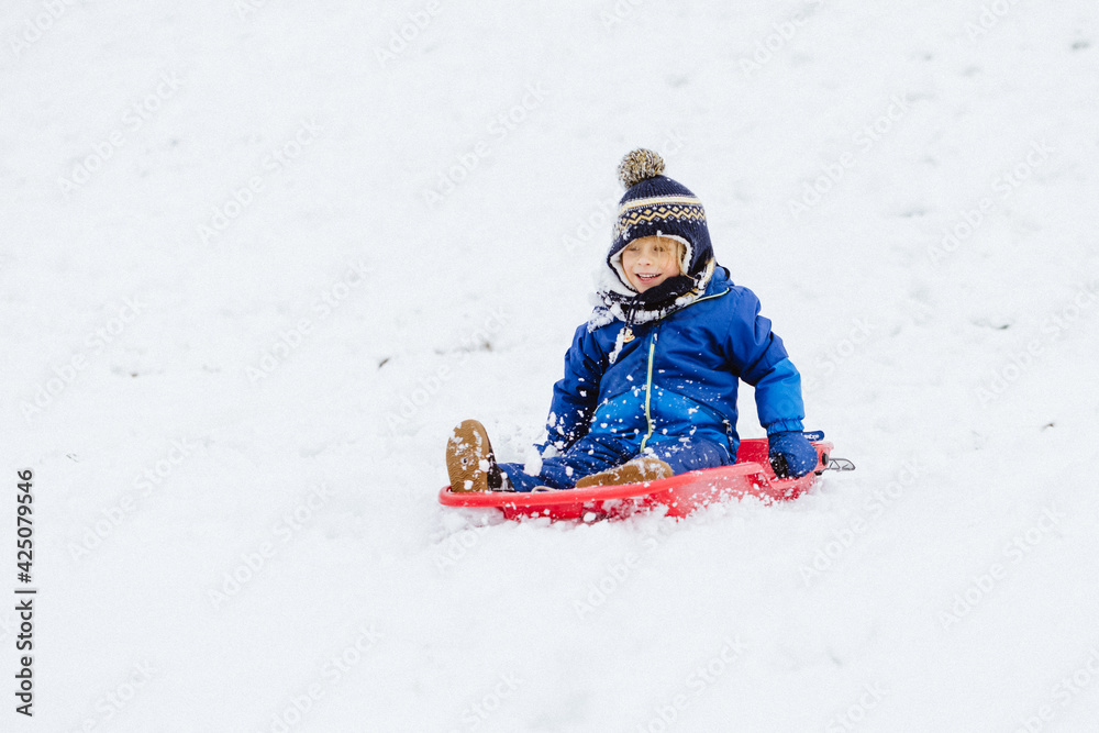Garçon luge Garçon luge