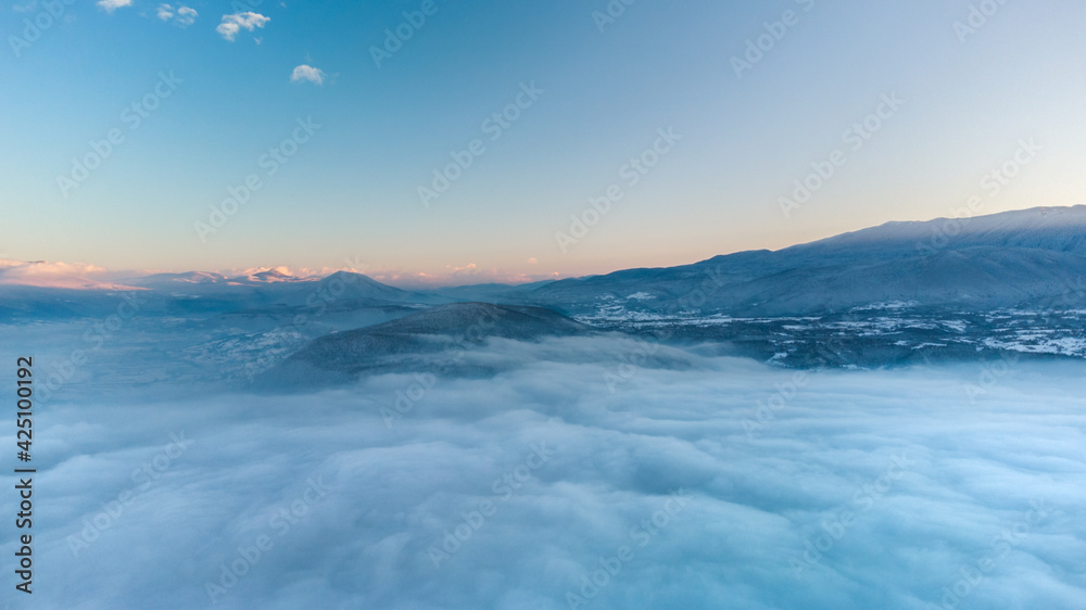 Obraz premium Sunset over the mountains