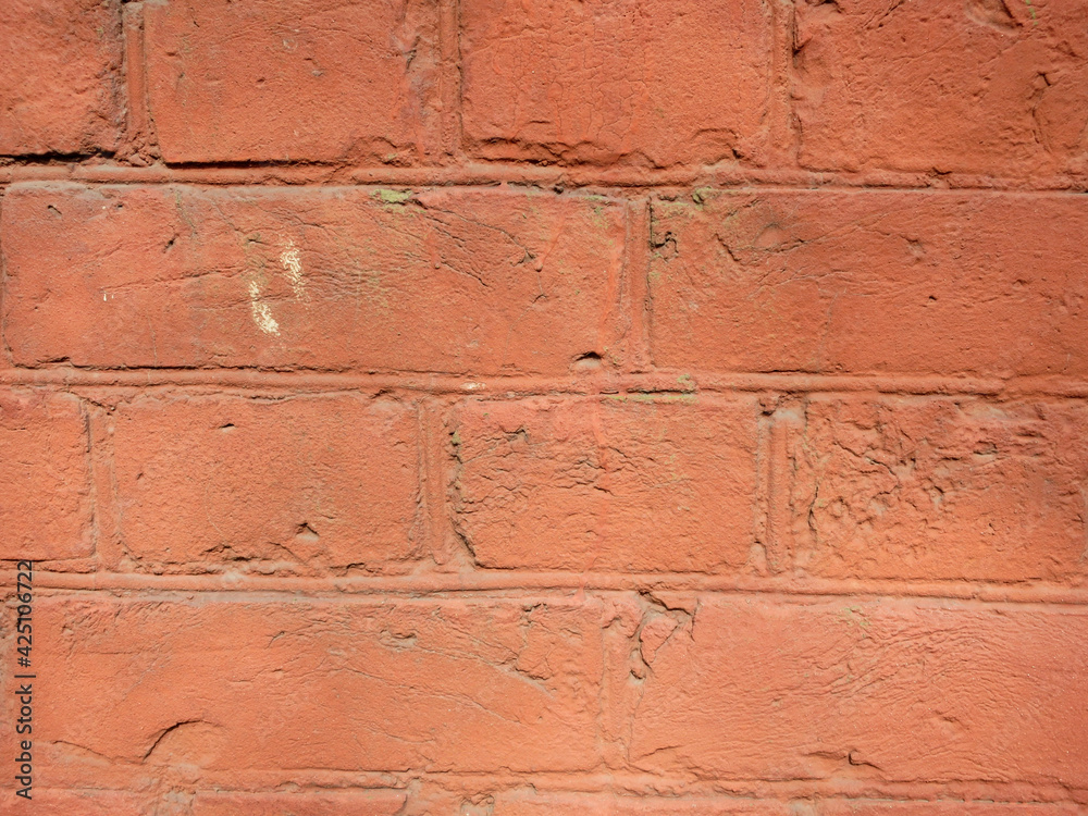 Obraz premium A brick wall smeared with chalk on one side