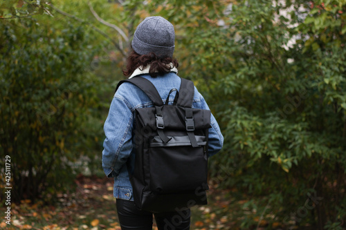 black backpack © Li Di