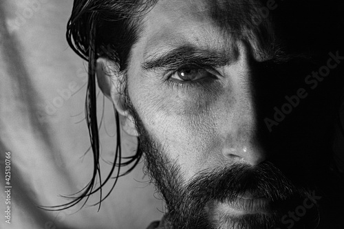 rostro con el cabello mojado en primera persona 