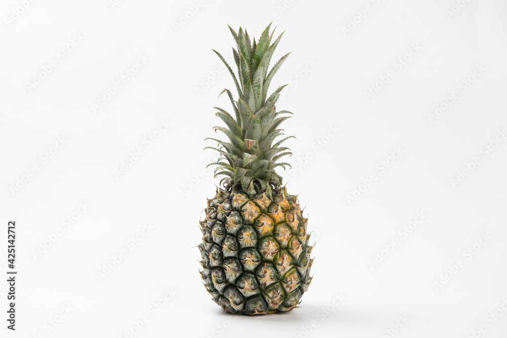 Fototapeta premium single whole pineapple isolated on white background