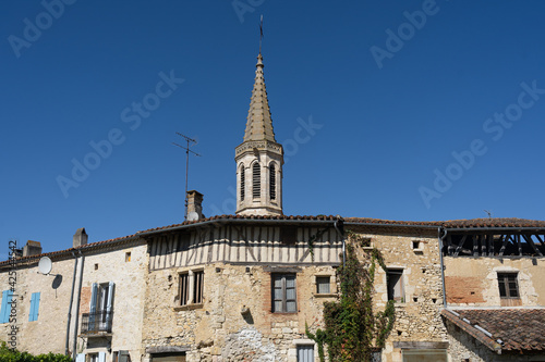 Village de Sarrant dans le Gers, Occitanie photo
