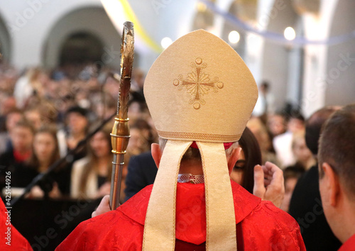 The bishop provides the Sacrament of Confirmation Fototapet