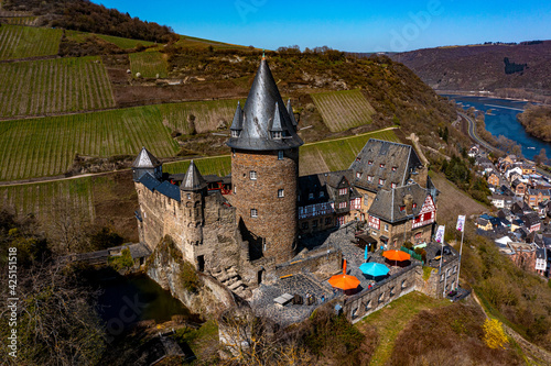 Burg Stahleck Luftbilder | Hochauflösende Drohnenaufnahmen von der Burg Stahleck in Rheinland-Pfalz photo