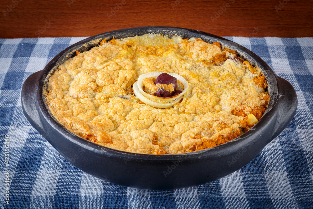 Vegetarian homemade pie, olive with tomatoes, onion and vegetables. Complete seafood - Torta Capixaba. Vegetarian homemade pie, olive with tomatoes, onion and vegetables. Complete seafood - Torta Capixaba.
