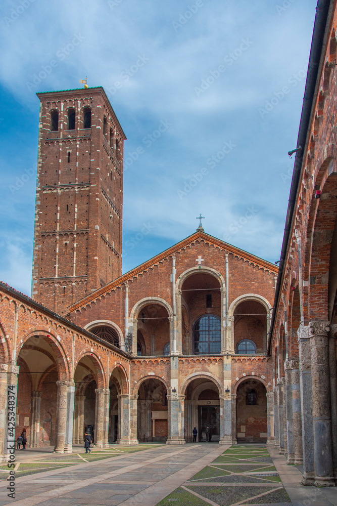 Basilica di Sant'Ambrogio, una delle chiese più antiche di Milano, Italia.