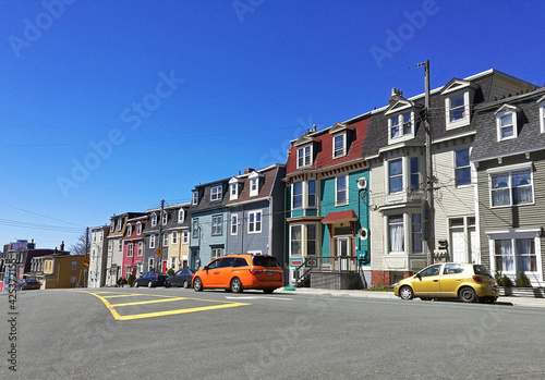 Colorful row houses and colorful cars in St. John's, Newfoundland. © Adrián Ortín Marco