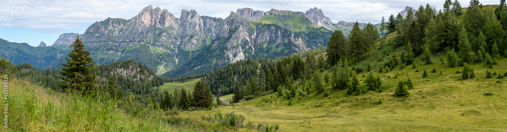 Panorama montagne dans les Dolomites, Sud-Tyrol, Italie, 2020