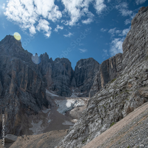 Le glacier au dessus du lac de Sorapis dans les Dolomites, Sud-Tyrol, Italie, 2020