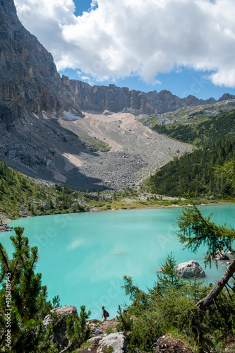 Fototapeta Naklejka Na Ścianę i Meble -  Le lac de Sorapis et son glacier dans les Dolomites, Sud-Tyrol, Italie, , 2020
