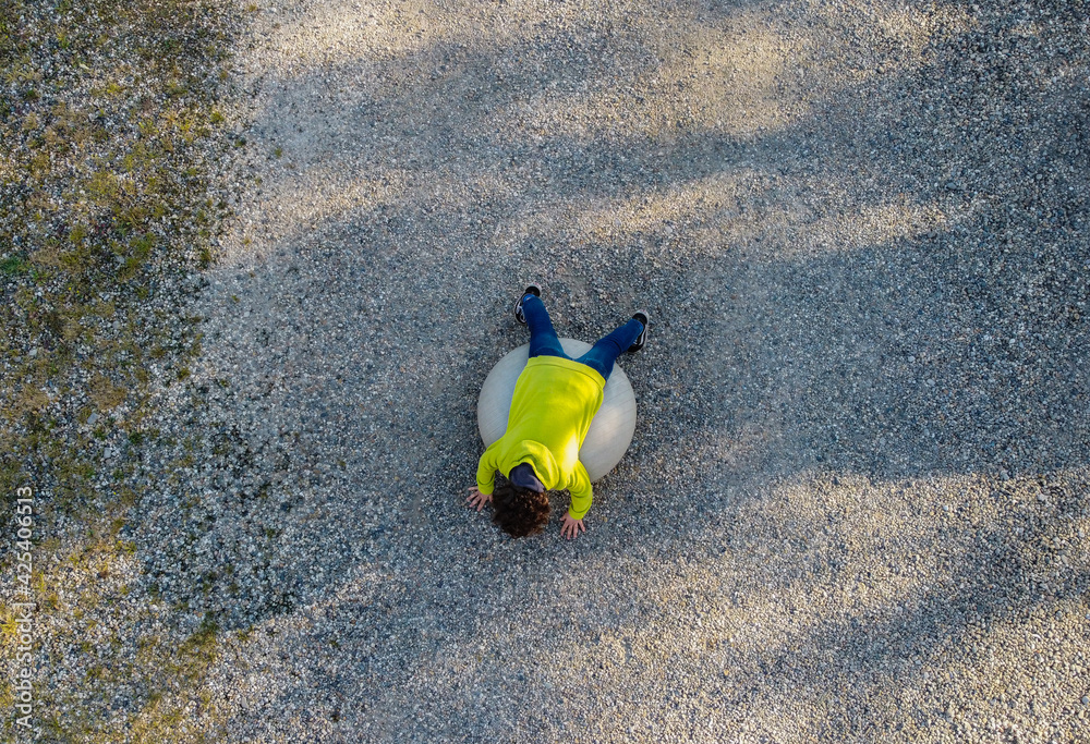 Obraz premium Bimbo sul pallone