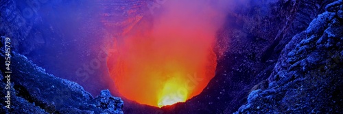 Obraz na płótnie Au bord du cratère Santiago sur le volcan Masaya au Nicaragua w salonie